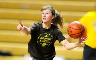 Marina Asensio, en un entrenament amb el seu nou equip | Western Michigan Broncos